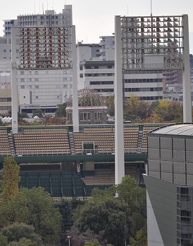 広島市民球場と原爆ドーム