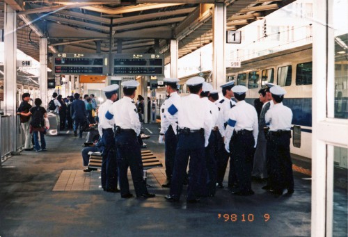 1998年ベイスターズリーグ優勝。新横浜駅ホームの厳戒態勢