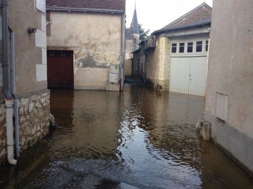フランス洪水 家々が冠水 モントリシャール