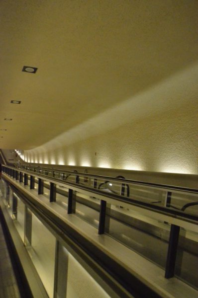 シャルル・ドゴール空港第一ターミナル　地下トンネル